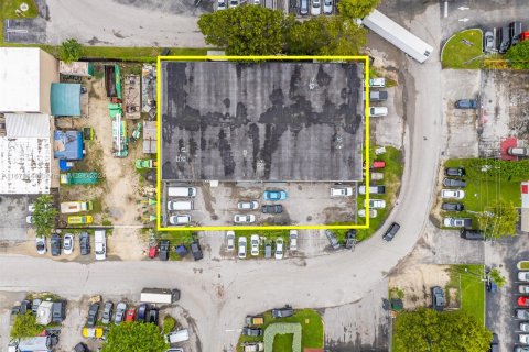 Propiedad comercial en venta en Miami, Florida № 1397542 - foto 2