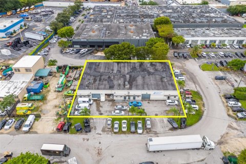 Propiedad comercial en venta en Miami, Florida № 1397542 - foto 1