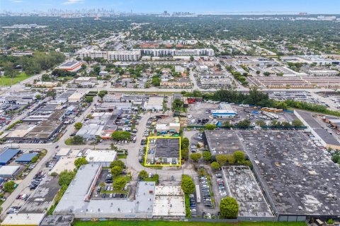 Propiedad comercial en venta en Miami, Florida № 1397542 - foto 5