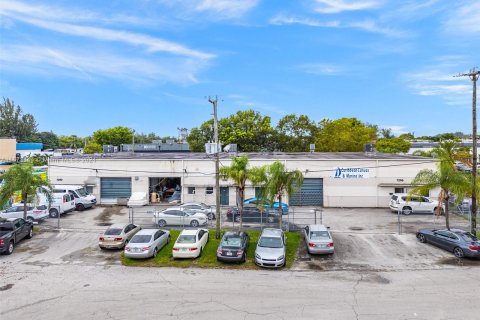 Propiedad comercial en venta en Miami, Florida № 1397542 - foto 6