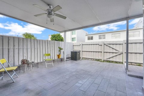 Copropriété à vendre à Hialeah, Floride: 4 chambres, 141.95 m2 № 1397459 - photo 15