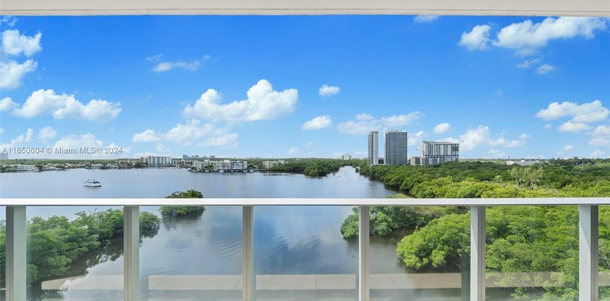 Condominio en North Miami Beach, Florida, 3 dormitorios  № 1332790