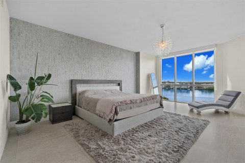 Condo in North Miami Beach, Florida, 3 bedrooms  № 1332790 - photo 11