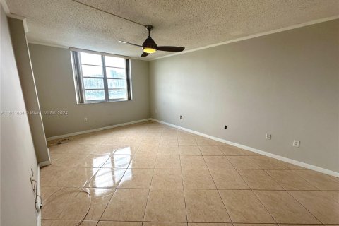 Copropriété à vendre à Sunny Isles Beach, Floride: 2 chambres, 125.42 m2 № 1233730 - photo 12