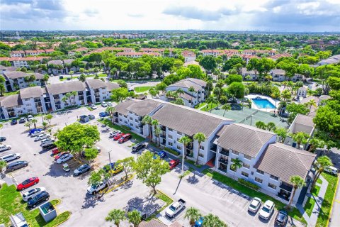 Condo in Hialeah, Florida, 2 bedrooms  № 1240687 - photo 14