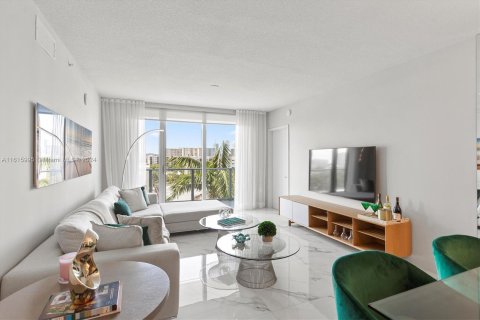 Condo in Sunny Isles Beach, Florida, 2 bedrooms  № 1240641 - photo 7