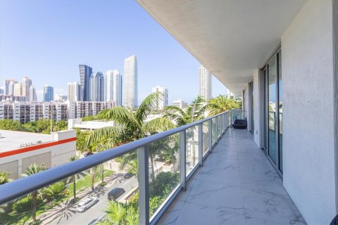 Condominio en venta en Sunny Isles Beach, Florida, 2 dormitorios, 143.16 m2 № 1240641 - foto 23