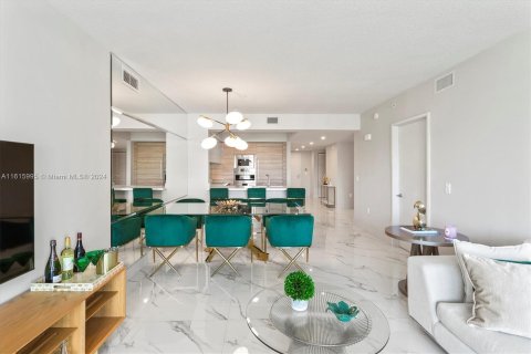 Copropriété à vendre à Sunny Isles Beach, Floride: 2 chambres, 143.16 m2 № 1240641 - photo 1