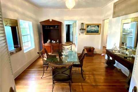 House in Coral Gables, Florida 6 bedrooms, 275.46 sq.m. № 1028665 - photo 20