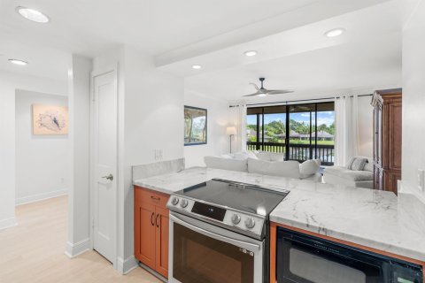 Condo in Wellington, Florida, 2 bedrooms  № 1077007 - photo 15