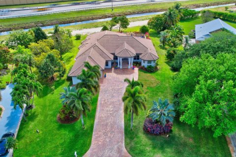 House in Delray Beach, Florida 5 bedrooms, 429.49 sq.m. № 1077009 - photo 7