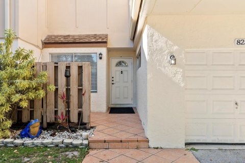 Townhouse in Plantation, Florida 3 bedrooms, 164.44 sq.m. № 1024214 - photo 4