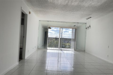 Condo in Lauderhill, Florida, 2 bedrooms  № 1024280 - photo 21