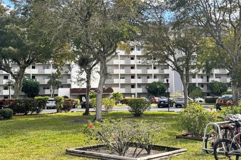 Condo in Lauderhill, Florida, 2 bedrooms  № 1024280 - photo 1