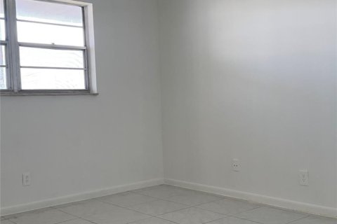 Condo in Lauderhill, Florida, 2 bedrooms  № 1024280 - photo 12