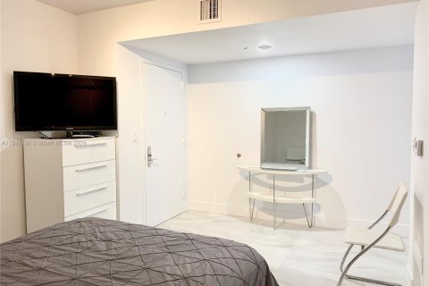 Condominio en alquiler en Hallandale Beach, Florida, 1 dormitorio, 75.34 m2 № 1059229 - foto 17