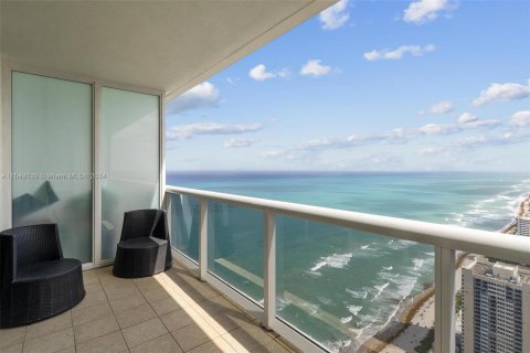 Condominio en alquiler en Hallandale Beach, Florida, 1 dormitorio, 75.34 m2 № 1059229 - foto 3