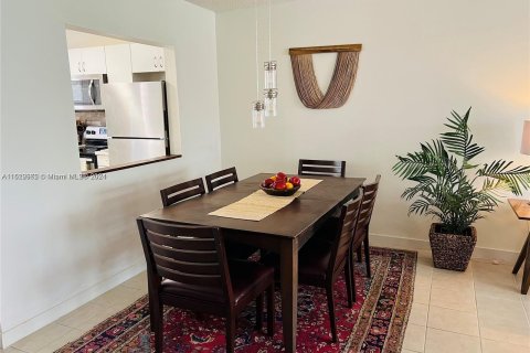 Condo in Sunrise, Florida, 1 bedroom  № 1240974 - photo 9