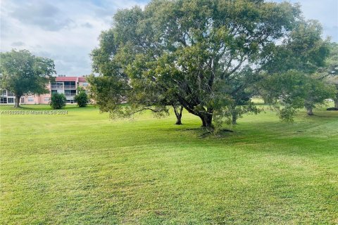 Condo in Sunrise, Florida, 1 bedroom  № 1240974 - photo 15