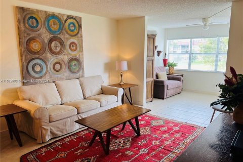 Condo in Sunrise, Florida, 1 bedroom  № 1240974 - photo 7