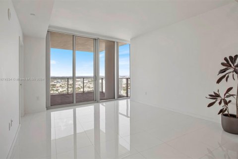 Condominio en venta en Miami, Florida, 1 dormitorio, 94.57 m2 № 1397601 - foto 12