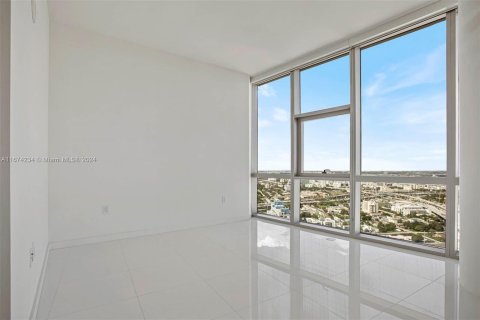 Condominio en venta en Miami, Florida, 1 dormitorio, 94.57 m2 № 1397601 - foto 5