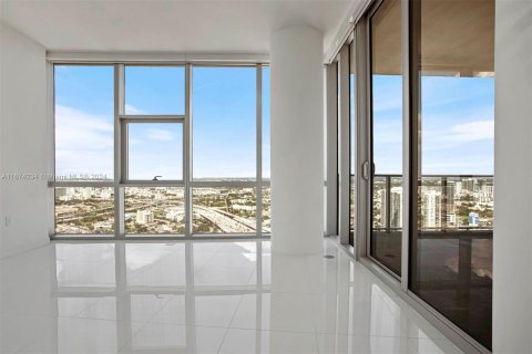 Condominio en venta en Miami, Florida, 1 dormitorio, 94.57 m2 № 1397601 - foto 3