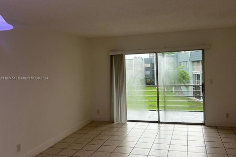 Condominio en alquiler en West Palm Beach, Florida, 2 dormitorios, 77.57 m2 № 1397656 - foto 4