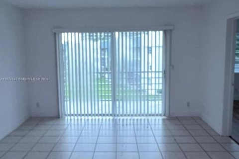 Condominio en alquiler en West Palm Beach, Florida, 2 dormitorios, 77.57 m2 № 1397656 - foto 3