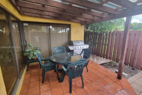 Adosado en alquiler en Miami, Florida, 3 dormitorios, 142.6 m2 № 1397600 - foto 4