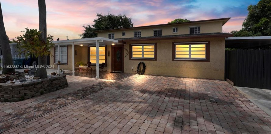 Villa ou maison à Miami Gardens, Floride 6 chambres, 316.43 m2 № 1306325