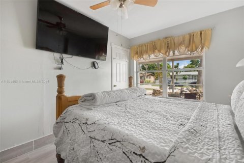 Villa ou maison à vendre à Miami Gardens, Floride: 6 chambres, 316.43 m2 № 1306325 - photo 13