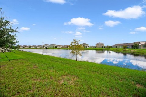 House in Davenport, Florida 4 bedrooms, 173.45 sq.m. № 1339441 - photo 23