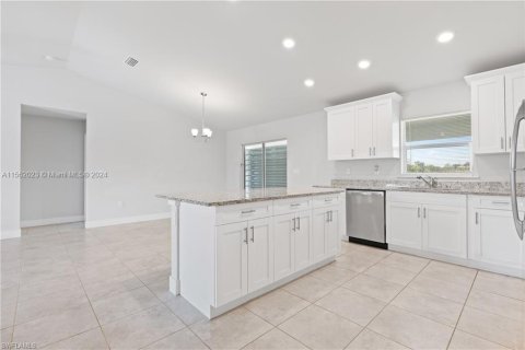 Casa en venta en Lehigh Acres, Florida, 3 dormitorios № 1095943 - foto 6