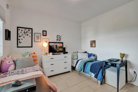 Condo in North Miami, Florida, 2 bedrooms  № 1033187 - photo 15
