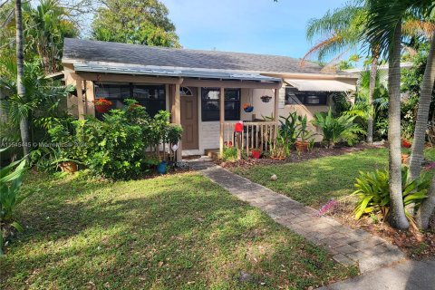 Villa ou maison à vendre à Dania Beach, Floride: 3 chambres, 140.84 m2 № 1049319 - photo 1