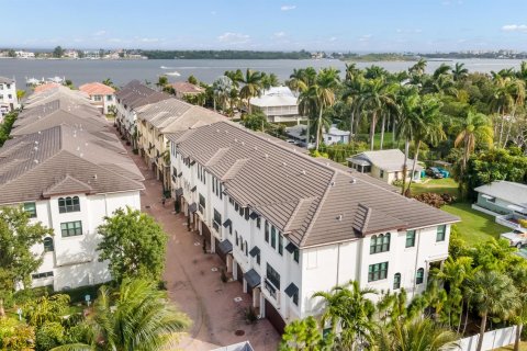 Touwnhouse à vendre à Boynton Beach, Floride: 3 chambres, 231.05 m2 № 1033724 - photo 3