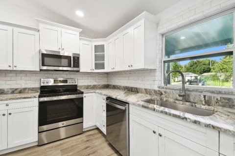 Casa en venta en Land O' Lakes, Florida, 5 dormitorios, 160.07 m2 № 1414617 - foto 10