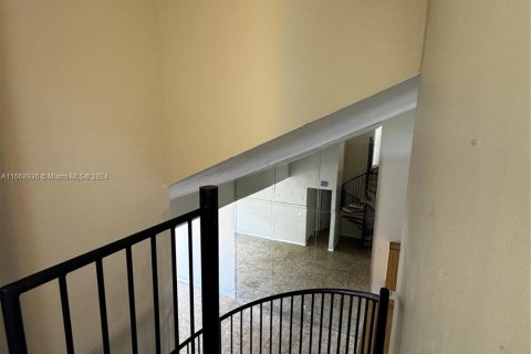 Townhouse in Miramar, Florida 3 bedrooms, 120.77 sq.m. № 1385945 - photo 26