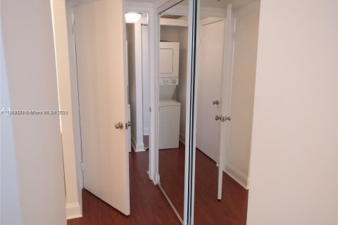 Condo in Aventura, Florida, 1 bedroom  № 1385995 - photo 9