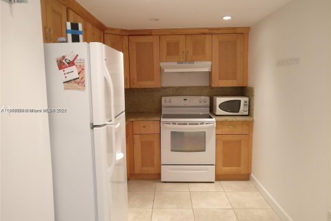 Condo in Aventura, Florida, 1 bedroom  № 1385995 - photo 4