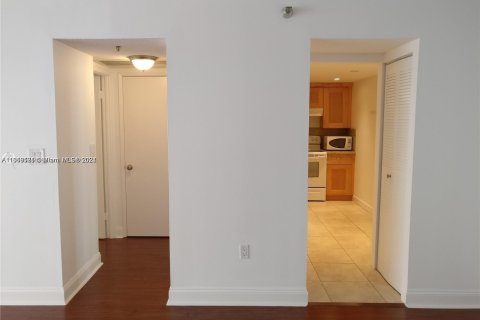 Condo in Aventura, Florida, 1 bedroom  № 1385995 - photo 10