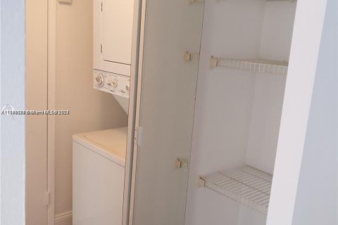 Condo in Aventura, Florida, 1 bedroom  № 1385995 - photo 6