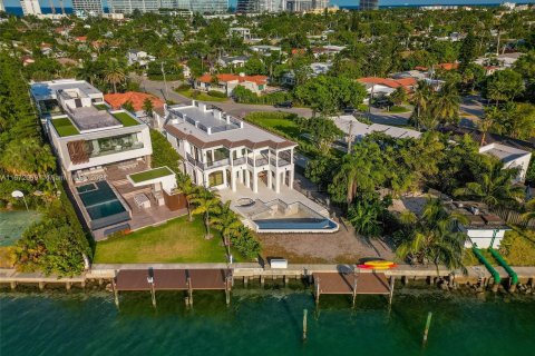 Villa ou maison à vendre à Surfside, Floride: 6 chambres, 696.77 m2 № 1394265 - photo 20