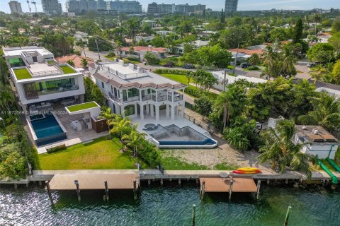 Villa ou maison à vendre à Surfside, Floride: 6 chambres, 696.77 m2 № 1394265 - photo 15