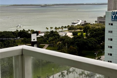 Condo in Miami, Florida, 1 bedroom  № 1394307 - photo 15