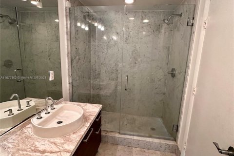 Condo in Miami, Florida, 1 bedroom  № 1394307 - photo 22