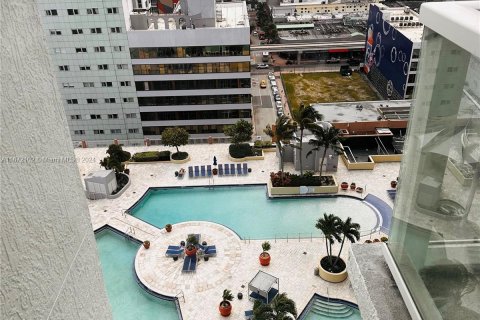 Condo in Miami, Florida, 1 bedroom  № 1394307 - photo 16