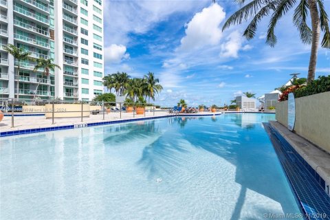 Condo in Miami, Florida, 1 bedroom  № 1394307 - photo 2