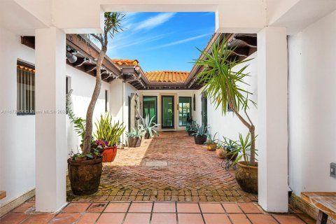 Casa en venta en Miami Beach, Florida, 3 dormitorios, 210.7 m2 № 1394266 - foto 5